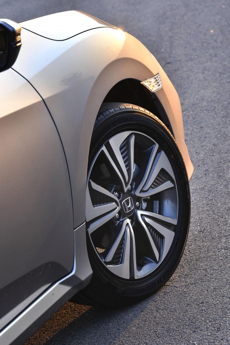 Колеса Honda Civic Elegance Sedan (FC1) 2019 года  (ZA) (фото 5 из 18)